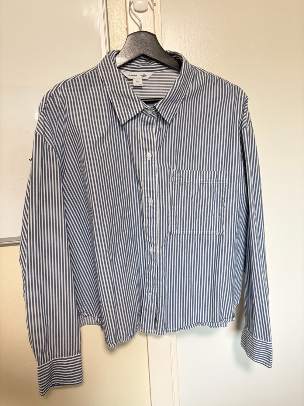 Old Navy Cropped Button Up Shirt Size XXL Blue and White Stripped